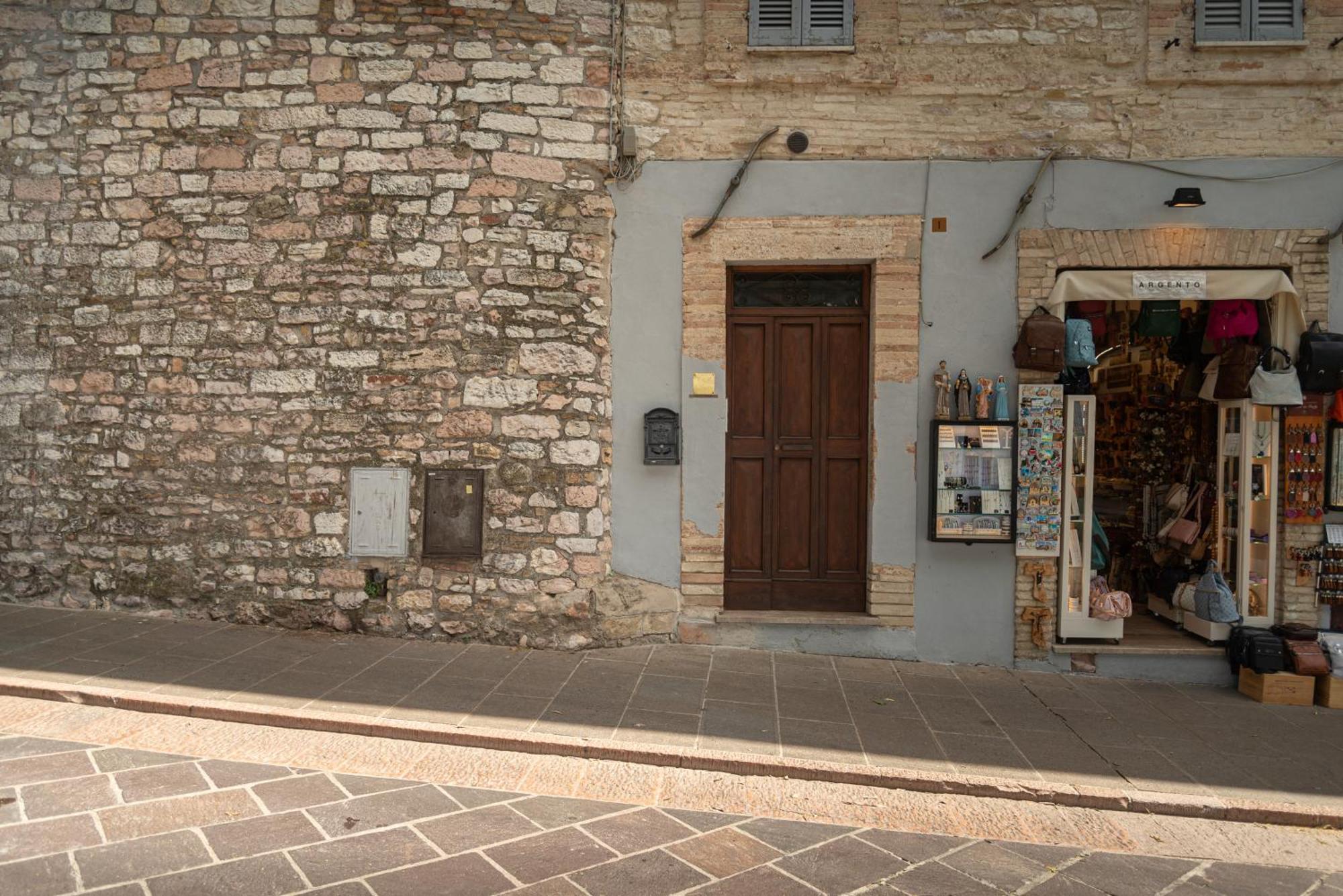 B&B Il Chiostro อัสซิซี ภายนอก รูปภาพ